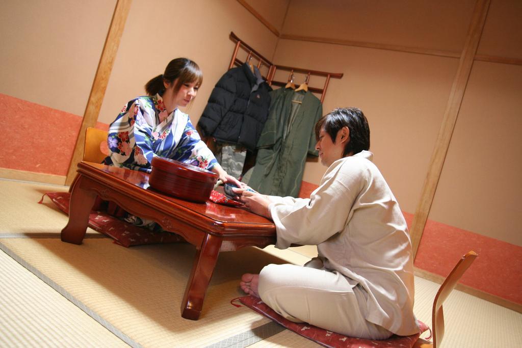 Ban-Ya Hot Spring Inn Yufu Bagian luar foto