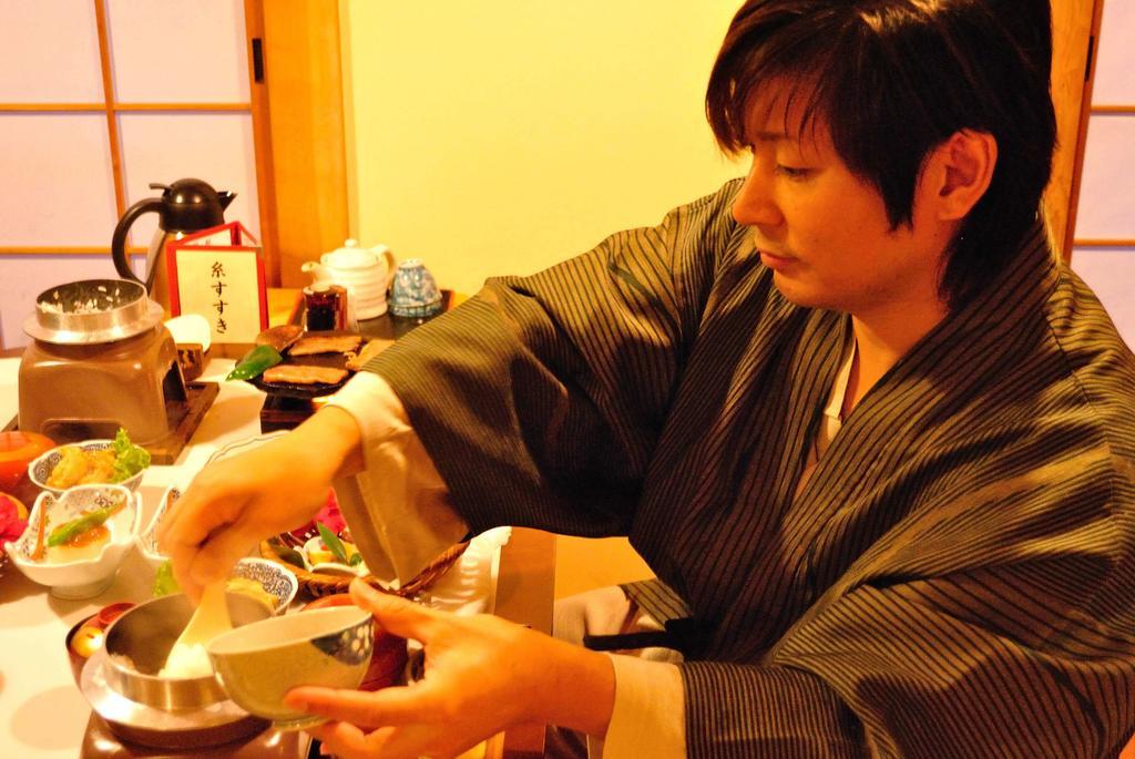 Ban-Ya Hot Spring Inn Yufu Bagian luar foto