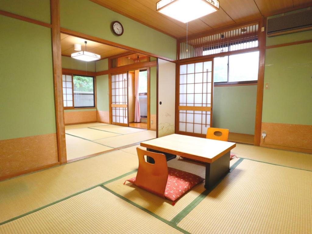 Ban-Ya Hot Spring Inn Yufu Bagian luar foto