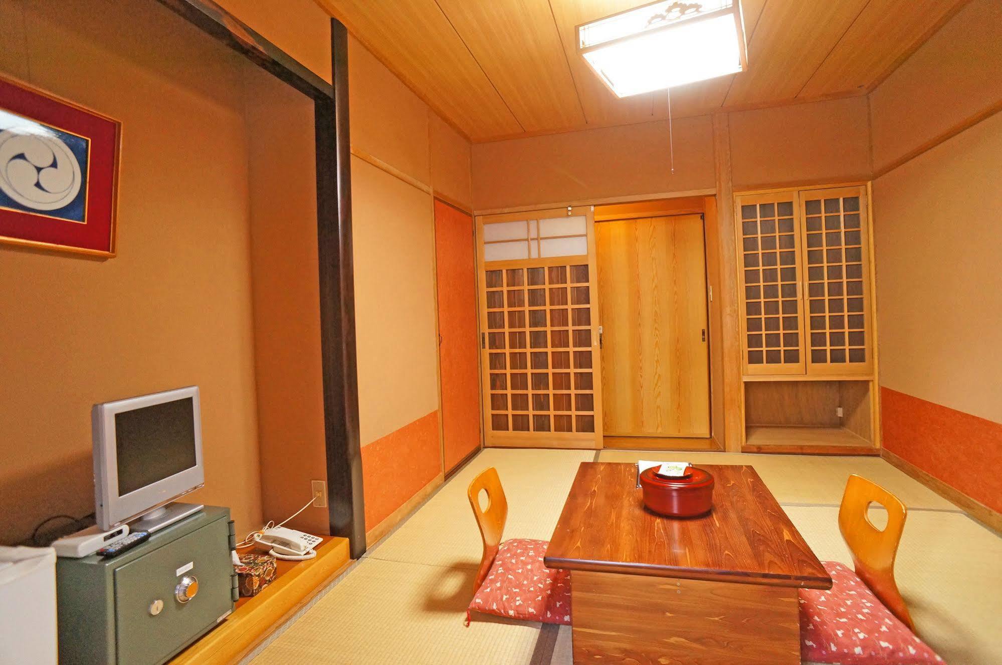 Ban-Ya Hot Spring Inn Yufu Bagian luar foto