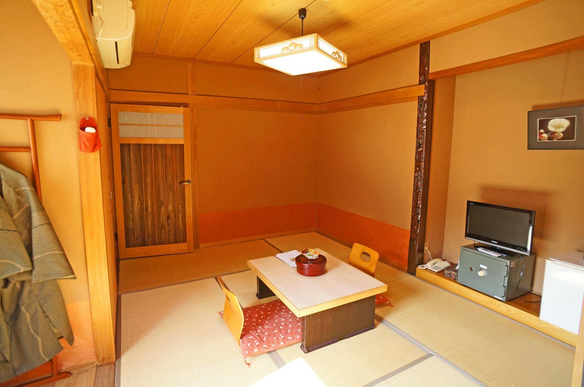 Ban-Ya Hot Spring Inn Yufu Bagian luar foto