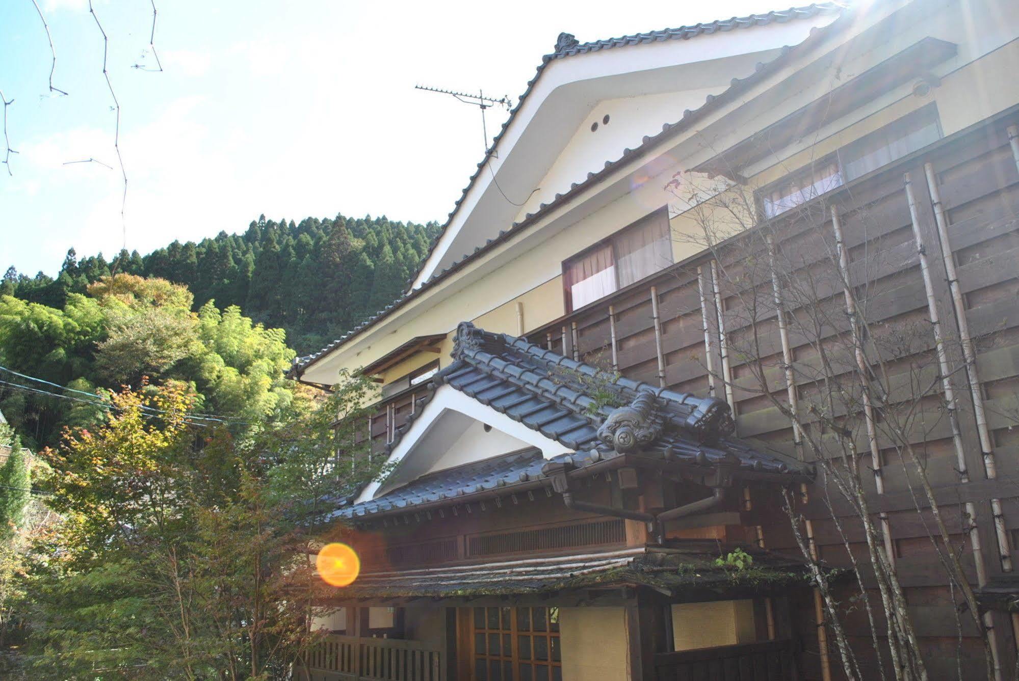 Ban-Ya Hot Spring Inn Yufu Bagian luar foto
