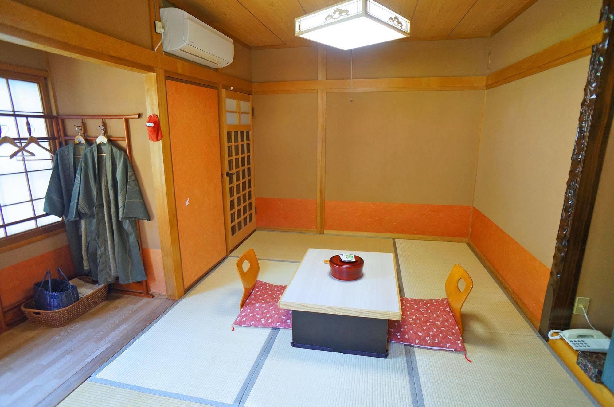 Ban-Ya Hot Spring Inn Yufu Bagian luar foto