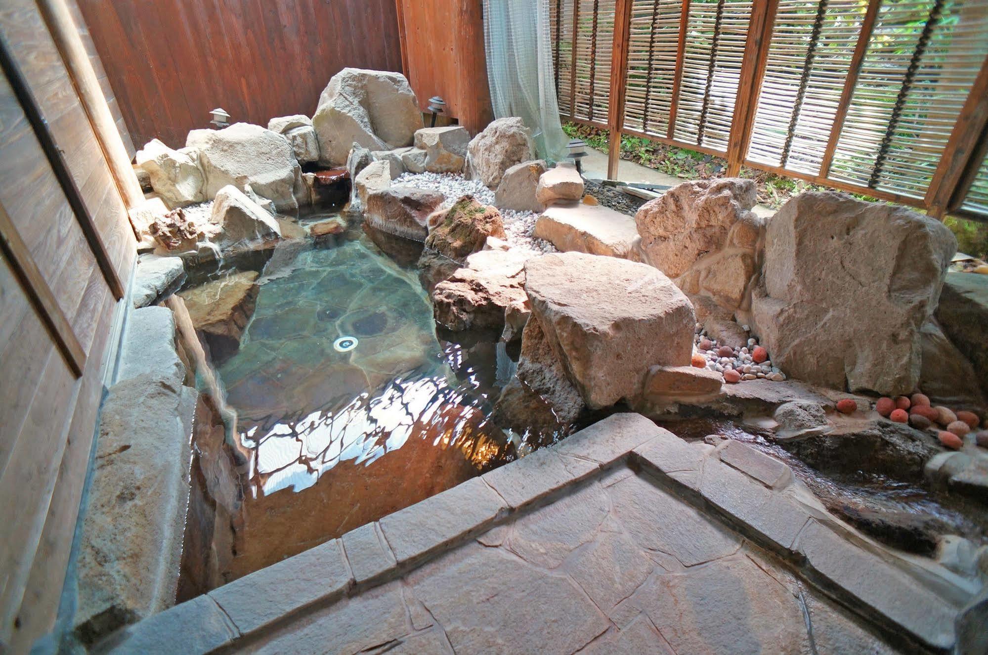 Ban-Ya Hot Spring Inn Yufu Bagian luar foto
