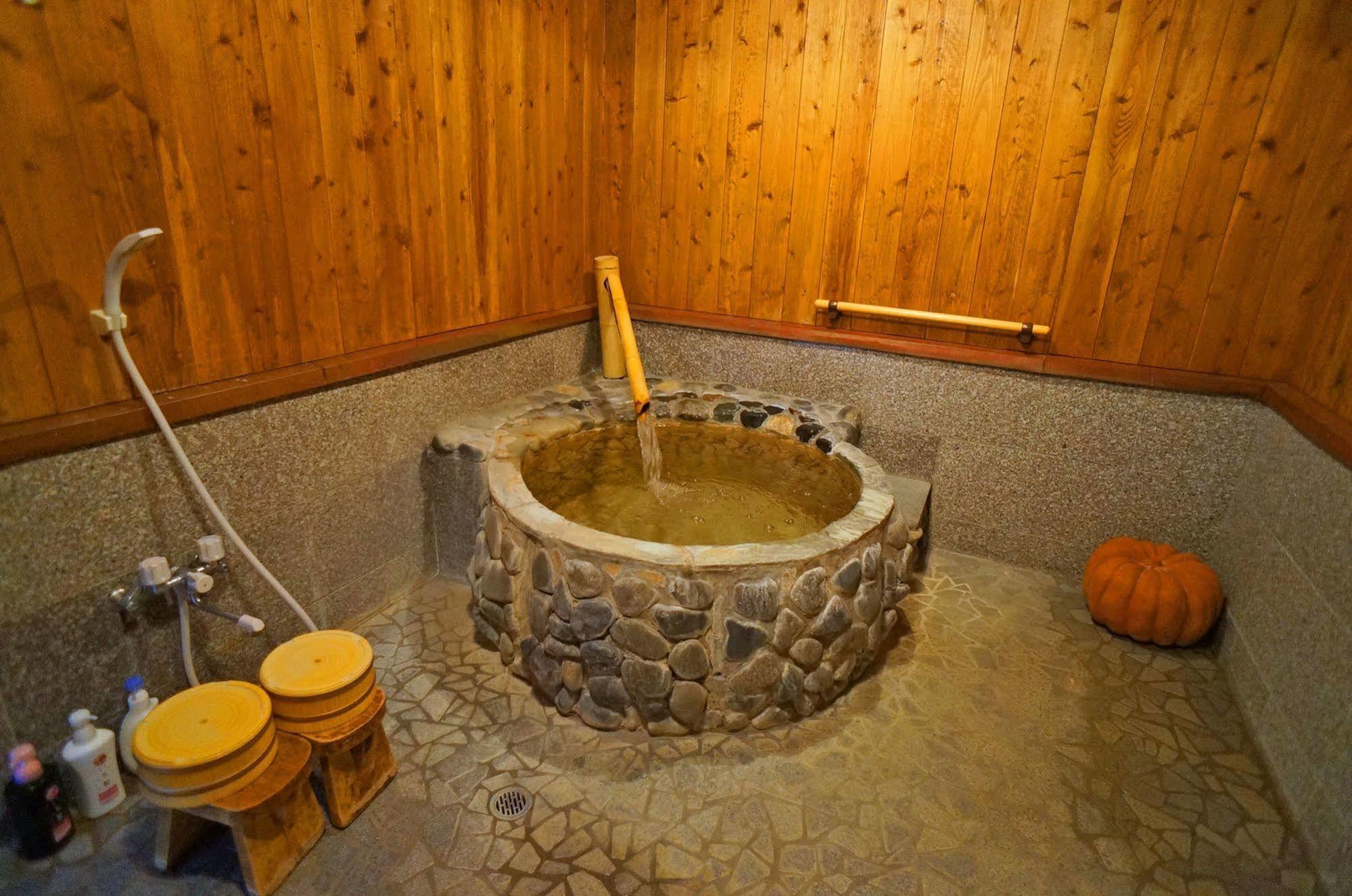 Ban-Ya Hot Spring Inn Yufu Bagian luar foto
