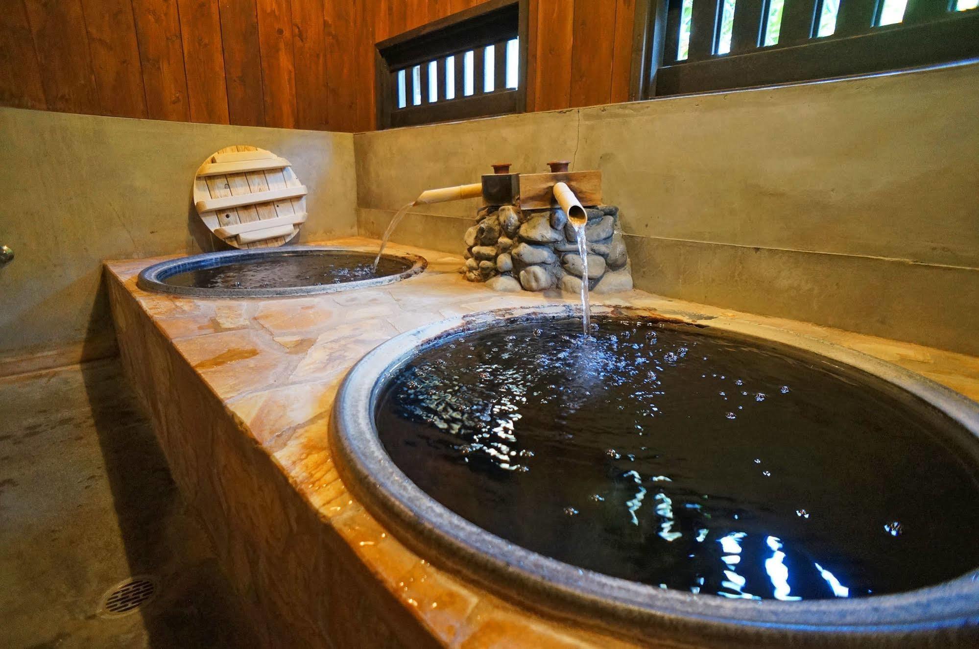 Ban-Ya Hot Spring Inn Yufu Bagian luar foto